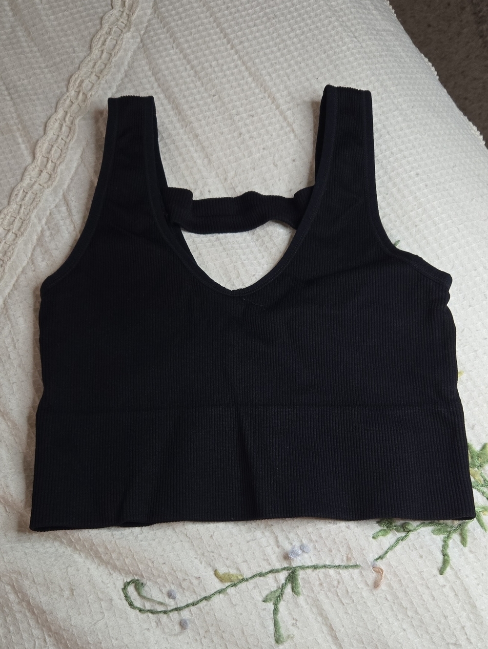 Black Ribbed V‑Neck Crop Tank Top